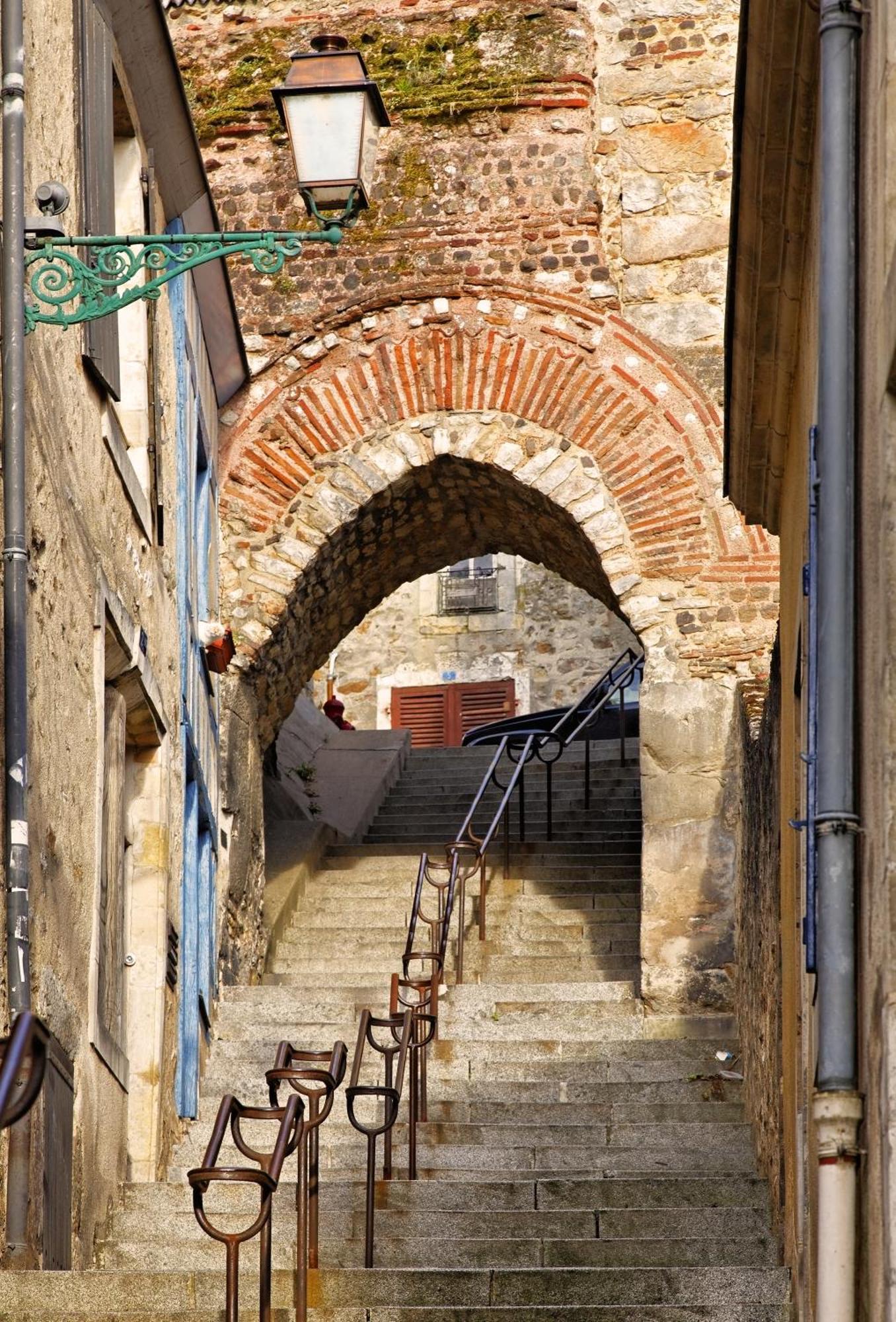 Chambres D'Hote - Maison Des Ecrivains - 50 M De La Cathedrale Et Place Des Jacobins Le Mans Buitenkant foto